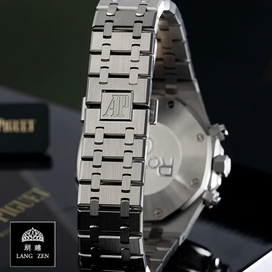 SAFASFASFASFaudemars_piguet_royal_oak_white_dial_26331ST.OO_.1220ST.03_man_unitedluxury