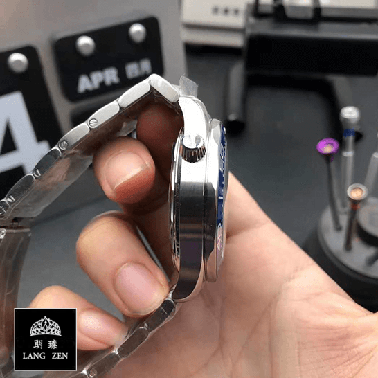 omega-seamaster-diver-300m-210.30.42.20.06.001-replica-leftside