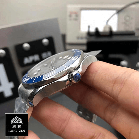 omega-seamaster-diver-300m-210.30.42.20.06.001-replica-rightside