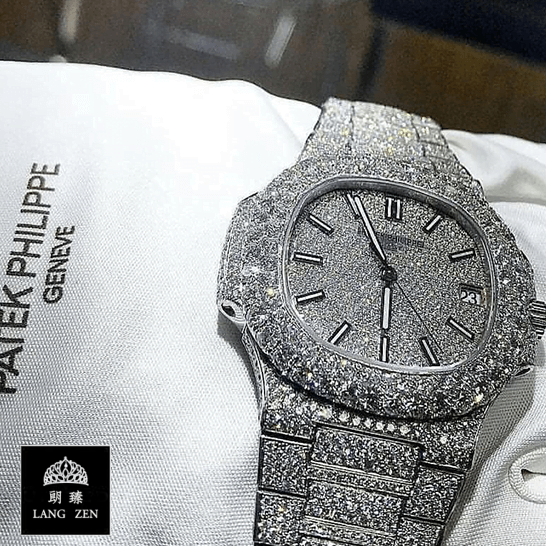 patek_philippe_nautilus_jumbo_white_dial_5719_10G_010_iced_out_replica_hand_two